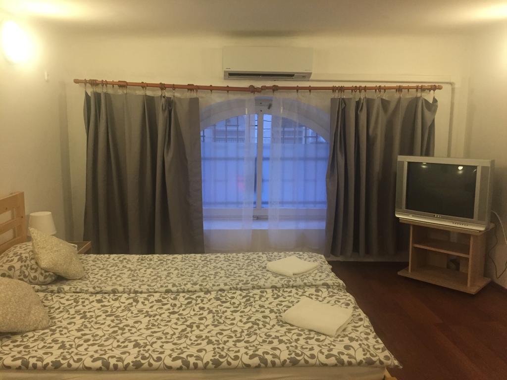 Apartman Vorosmarty Apartment บูดาเปสต์ ภายนอก รูปภาพ